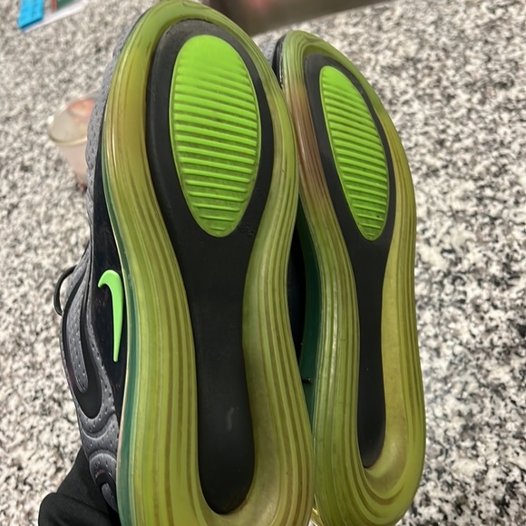9.5 Nike Air Max 720 - Picture 4 of 6
